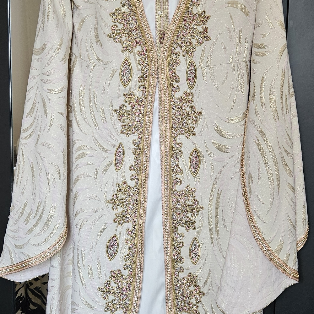 Elegant Cream and Gold Embroidered Kaftan